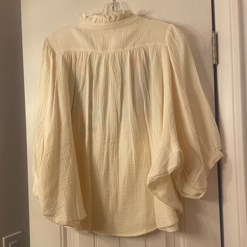 NWOT Easel Embroidered Floral Off White Blouse in Small - Picture 10 of 12